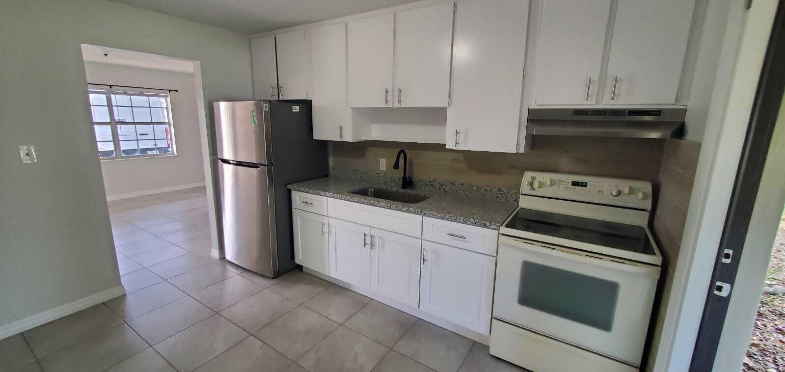 2578 Seneca Avenue Property Photo 2