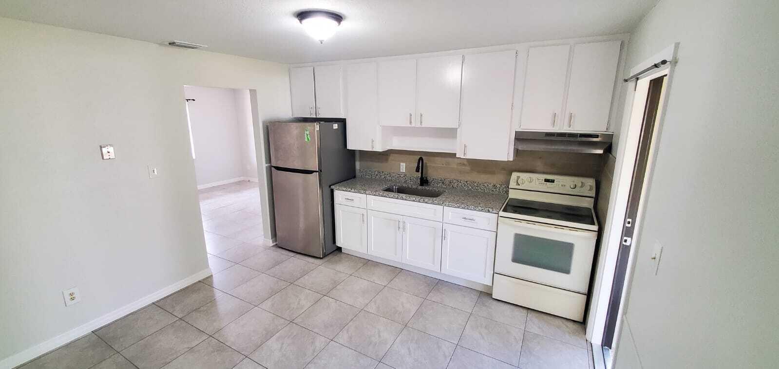 2578 Seneca Avenue Property Photo 3
