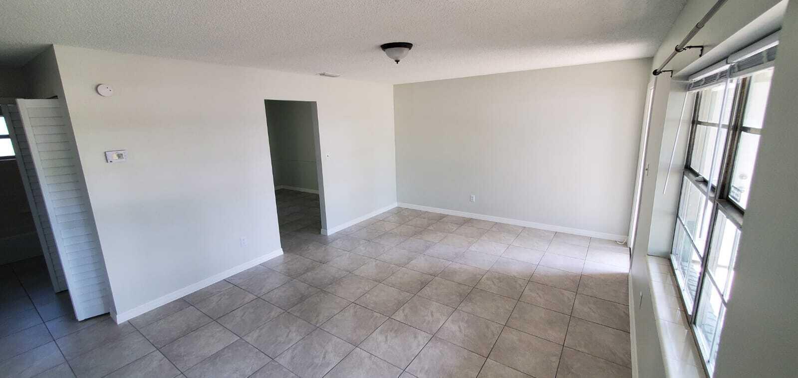 2578 Seneca Avenue Property Photo 5