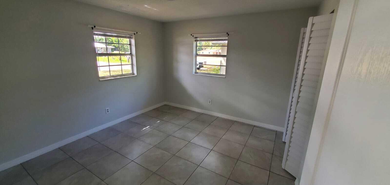 2578 Seneca Avenue Property Photo 6