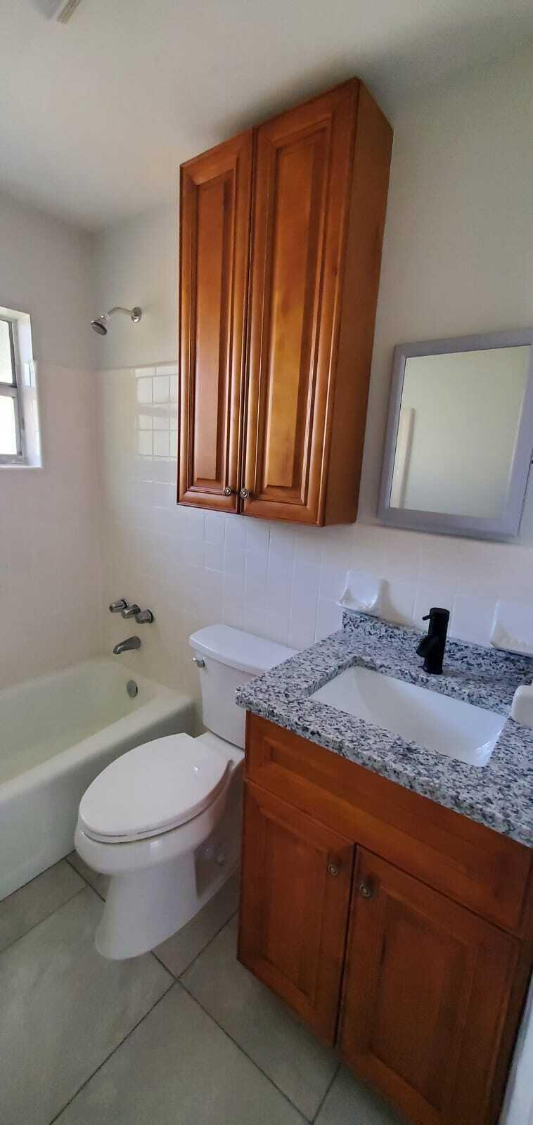 2578 Seneca Avenue Property Photo 8