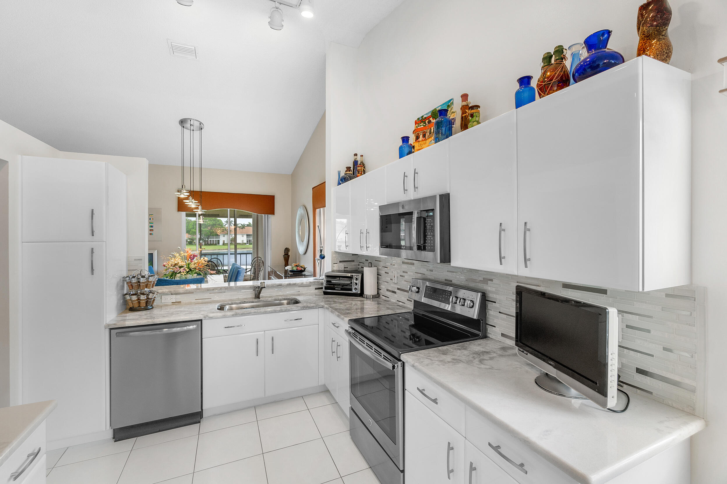 9829 Seacrest Circle 202 Property Photo 6