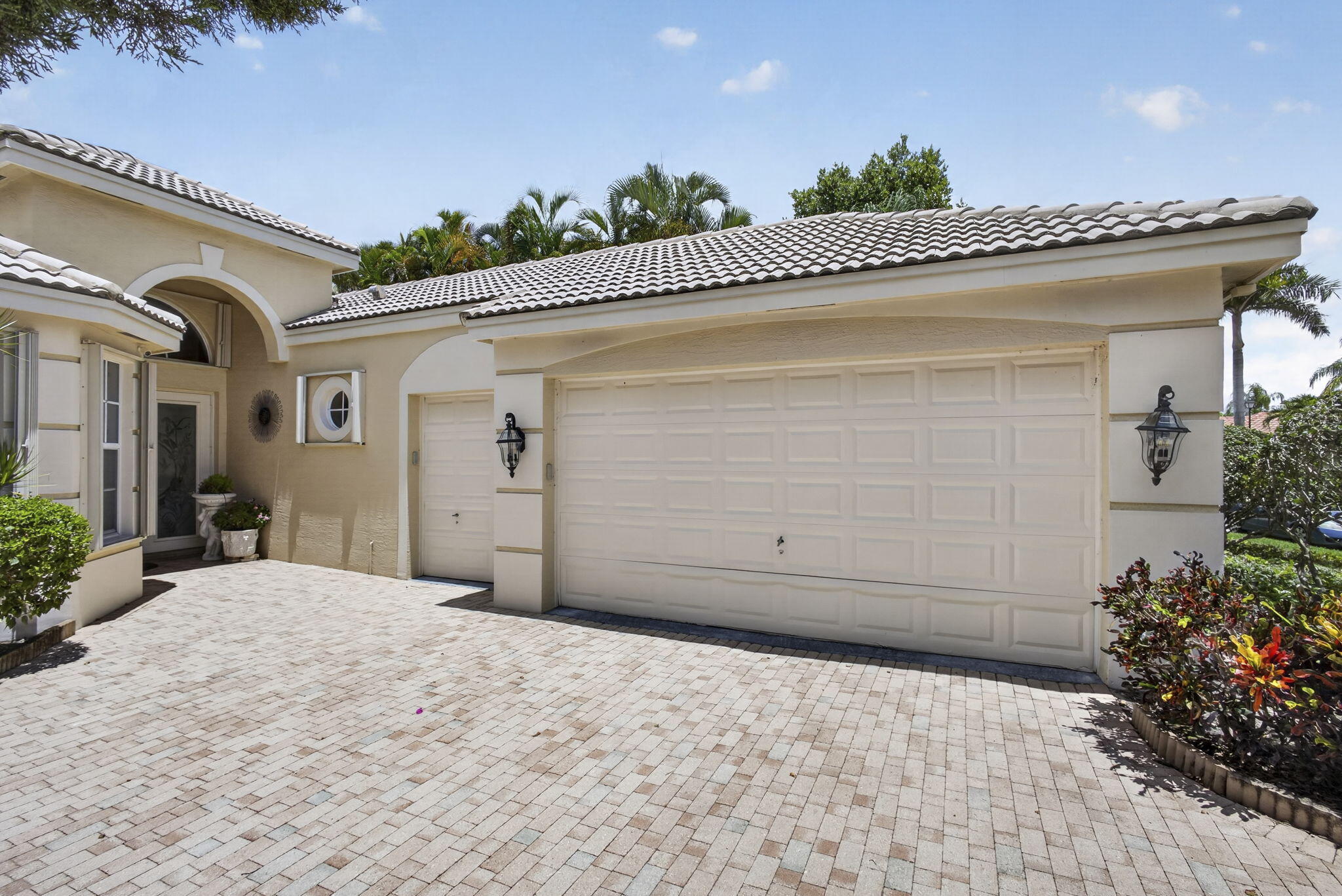 10880 Northgreen Drive Property Photo 2