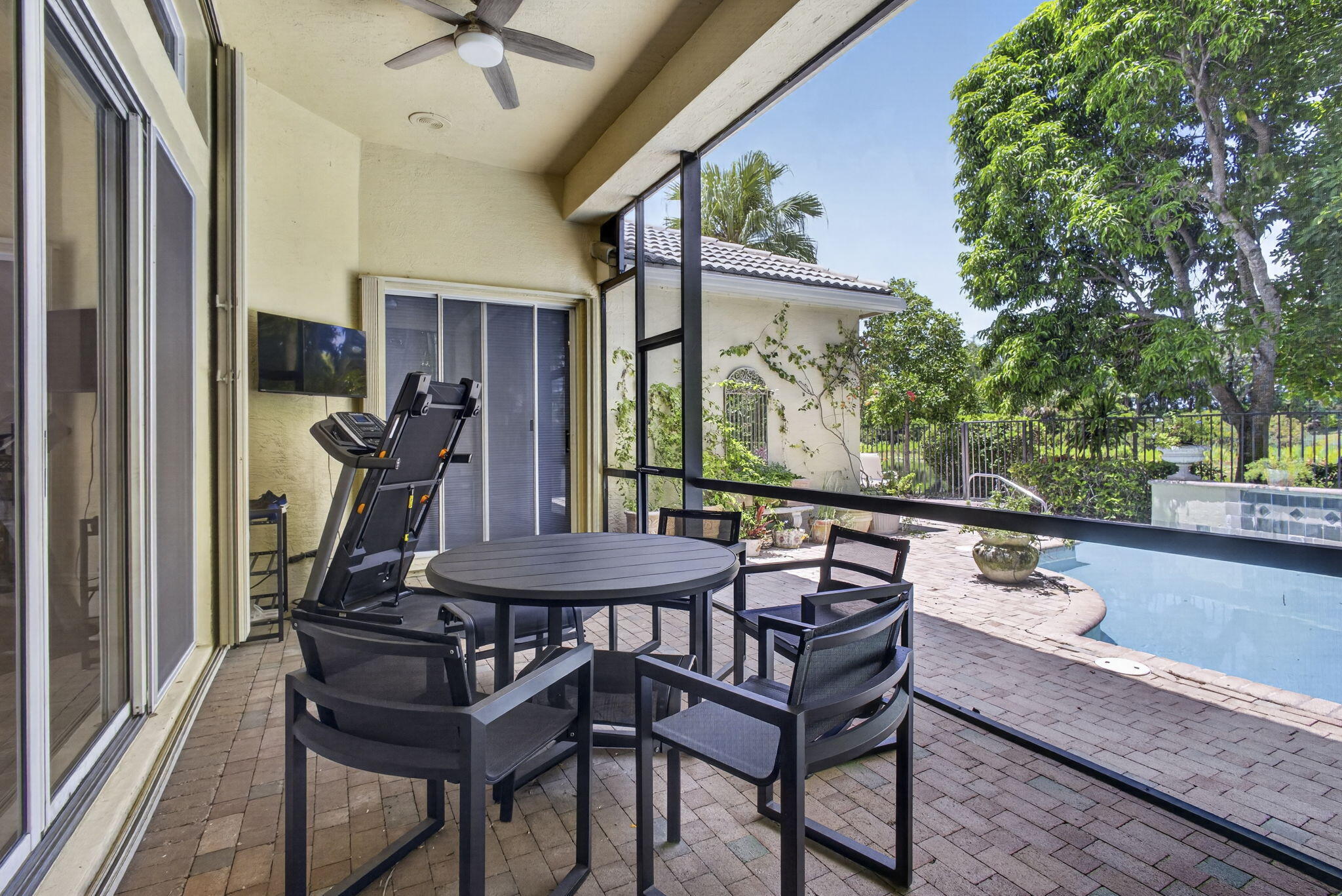 10880 Northgreen Drive Property Photo 34