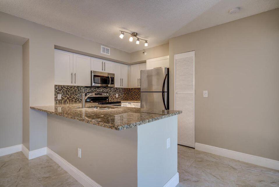 140 Yacht Club Way 206 Property Photo 20