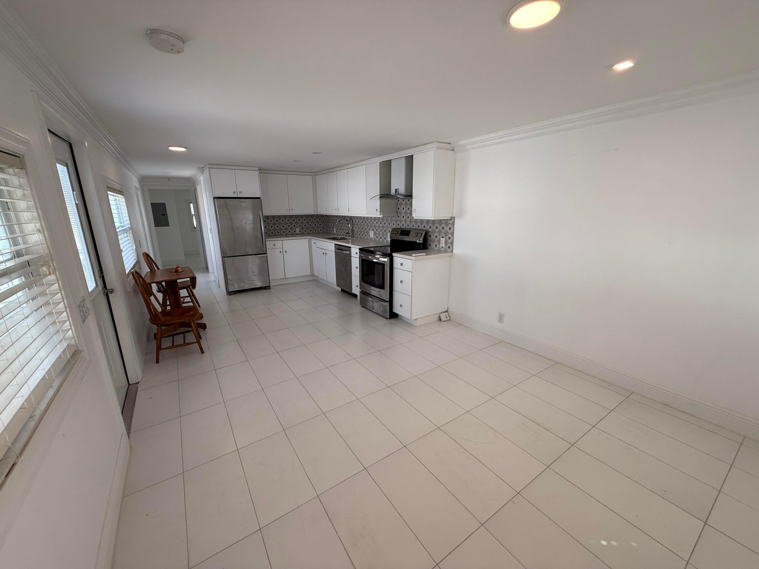 206 Eagle Drive E Property Photo 4