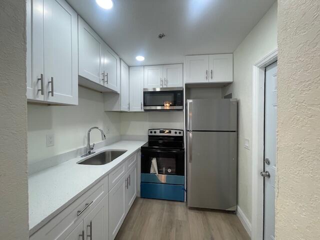 304 N Tamarind Avenue Property Photo 3