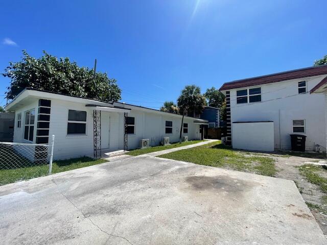 304 N Tamarind Avenue Property Photo 27