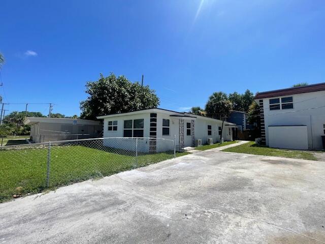 304 N Tamarind Avenue Property Photo 28
