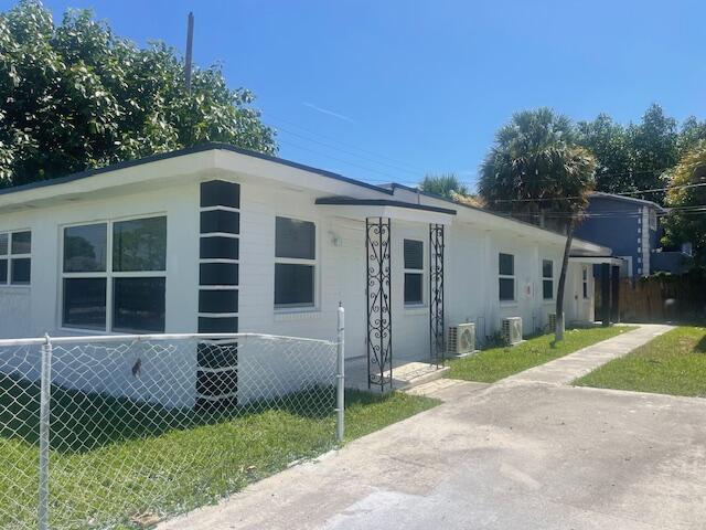 304 N Tamarind Avenue Property Photo 30