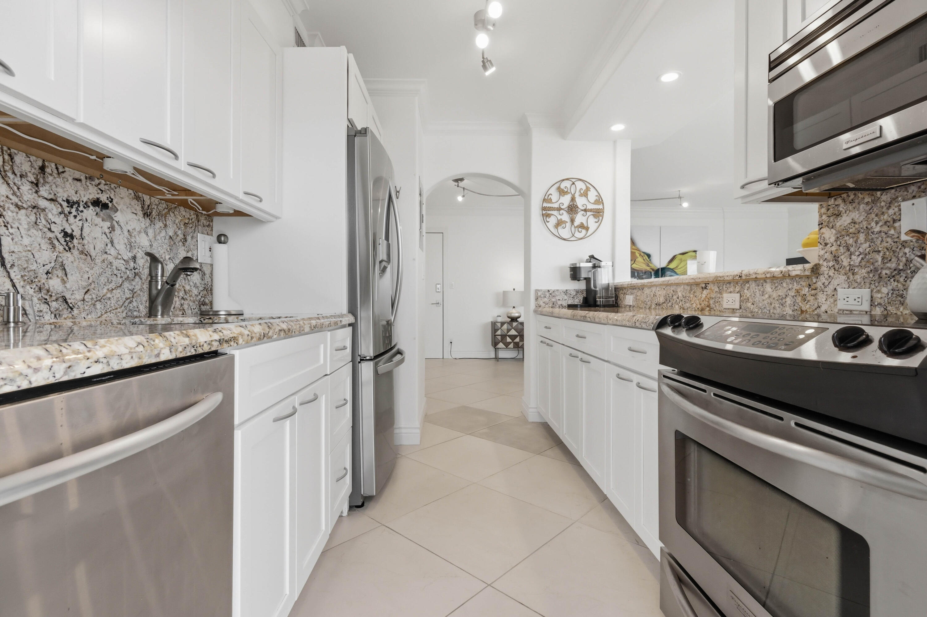 2715 N Ocean Boulevard 10c Property Photo 8