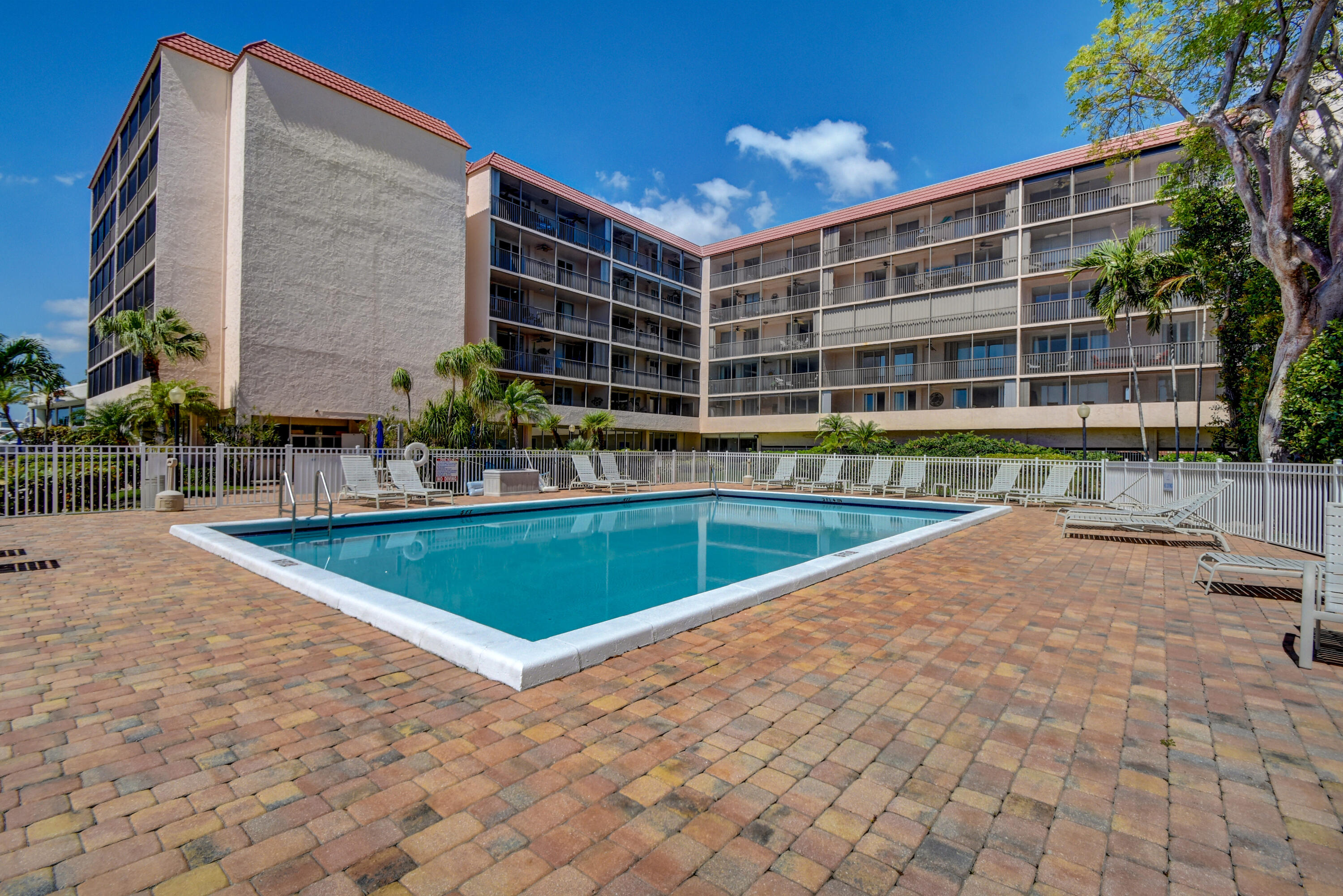 740 S Federal Highway 208 Property Photo 30