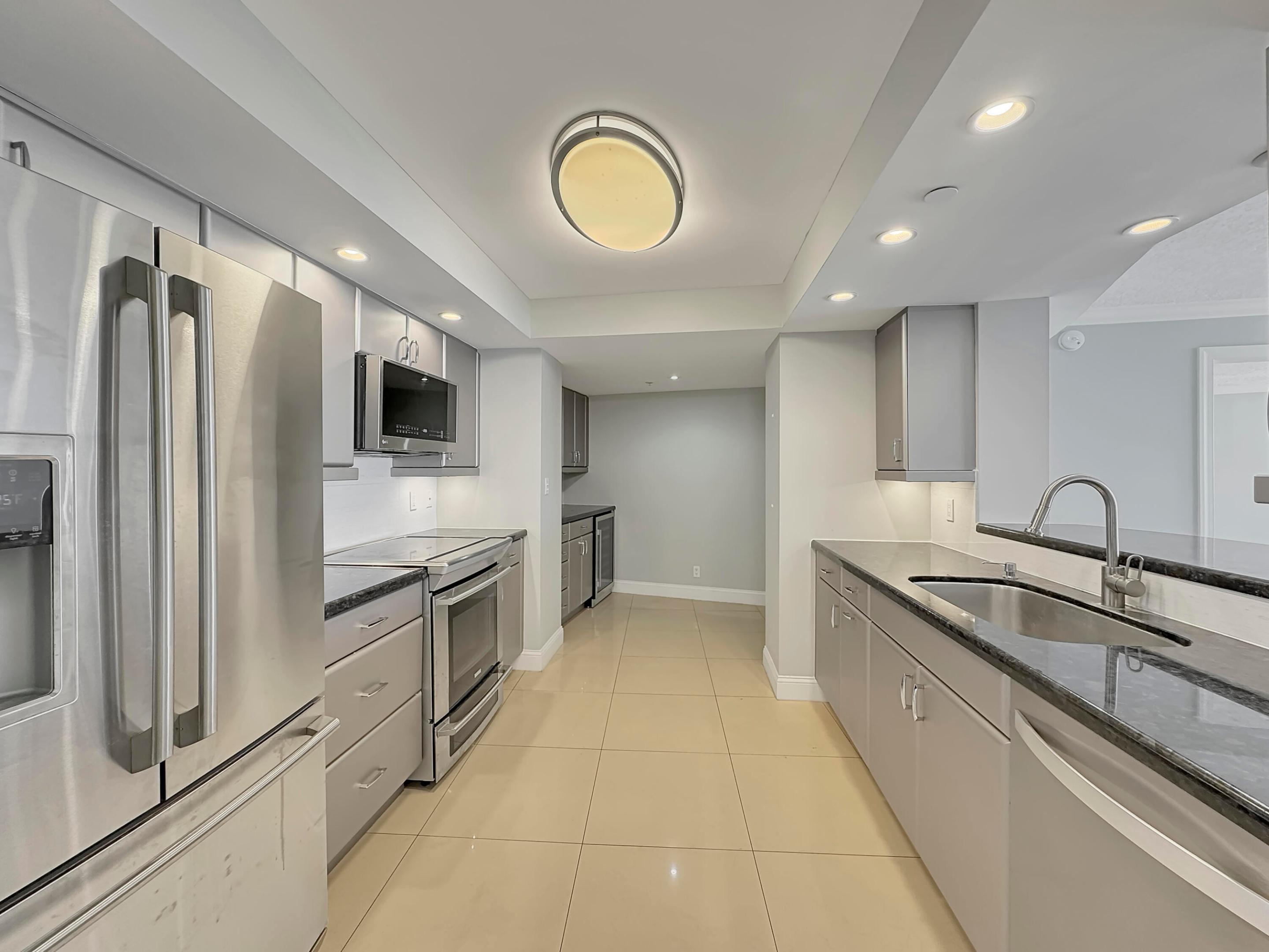 3000 N Ocean Drive 23 E Property Photo 4