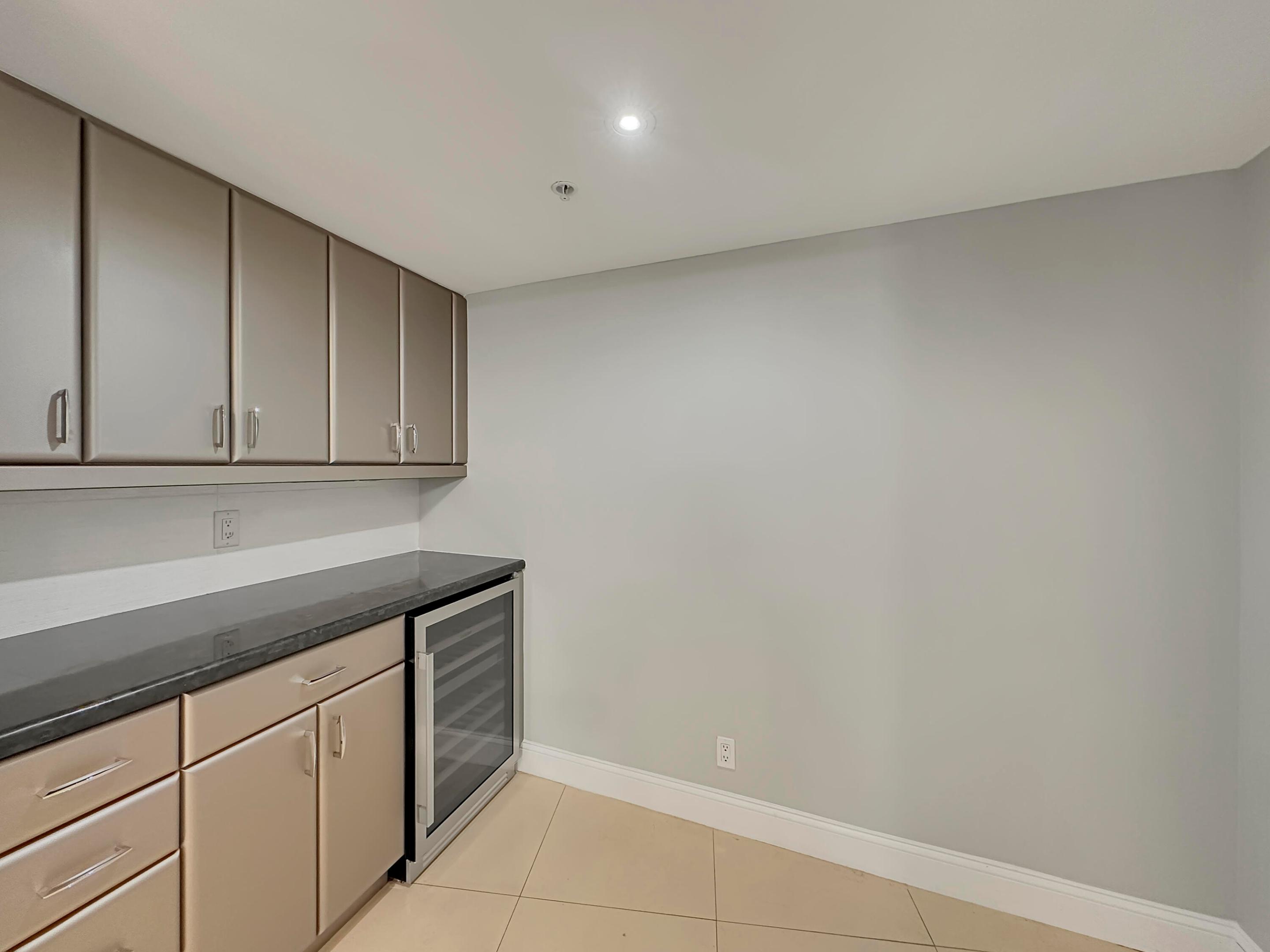 3000 N Ocean Drive 23 E Property Photo 5