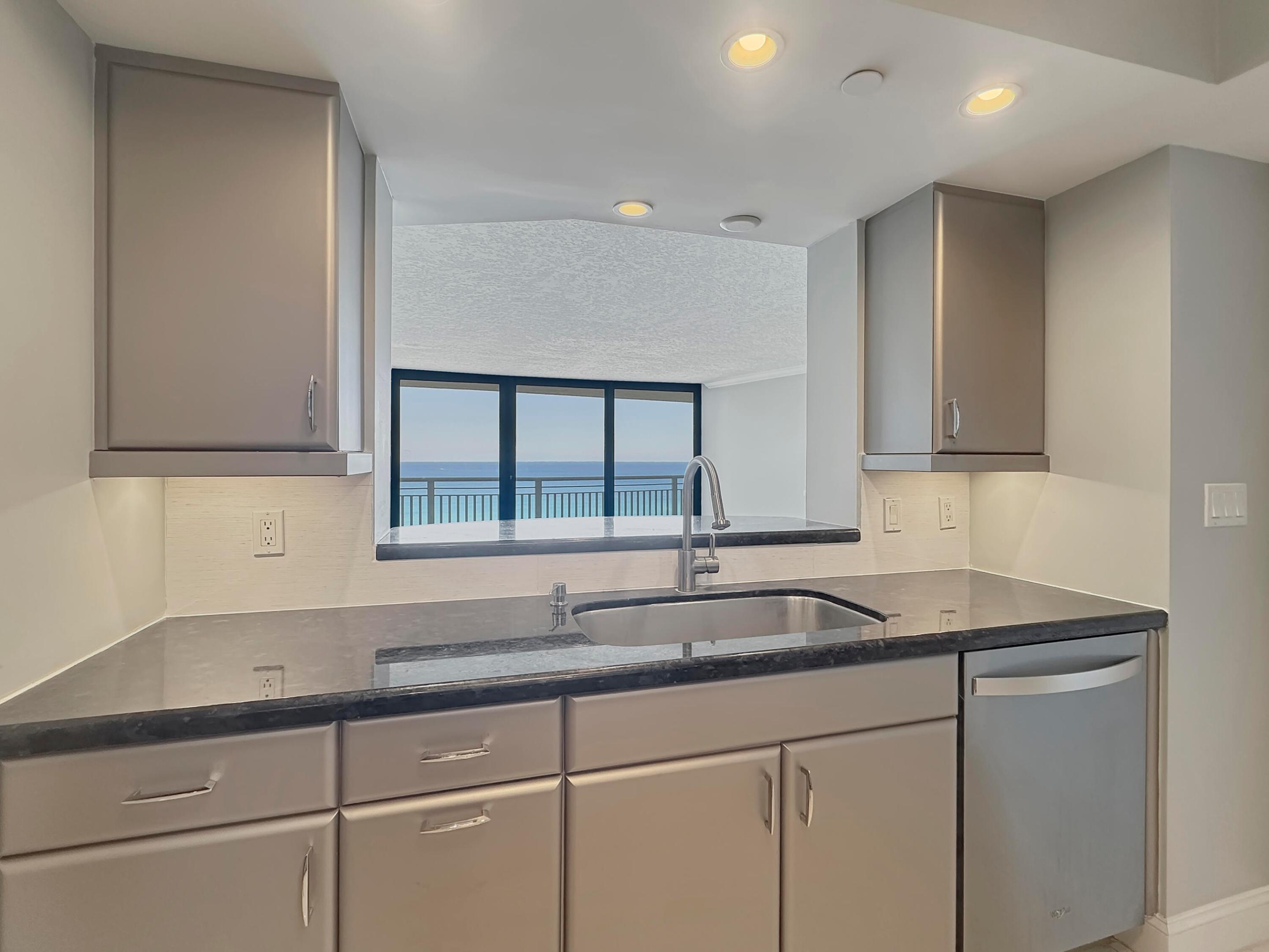 3000 N Ocean Drive 23 E Property Photo 7
