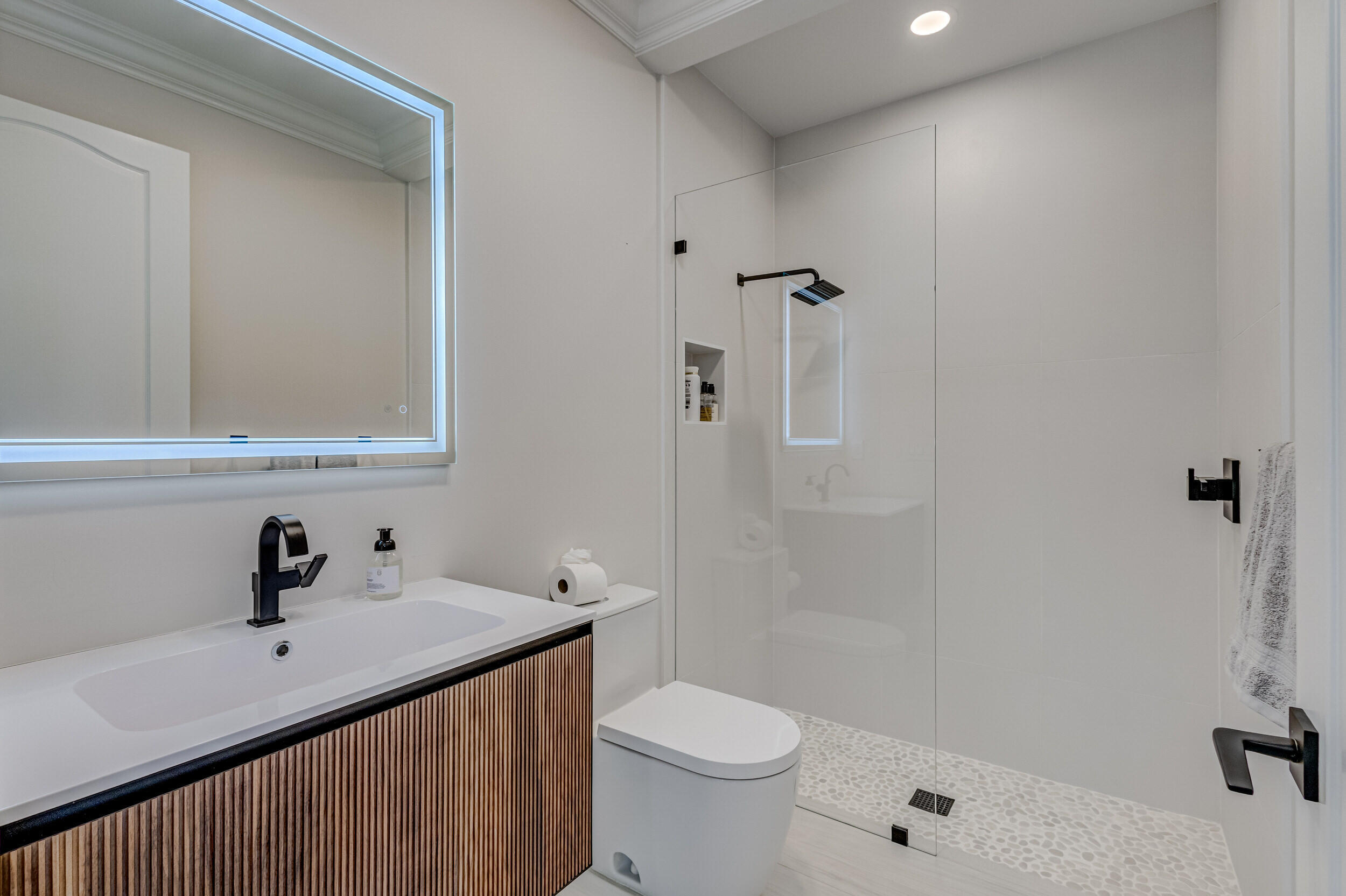27 Marina Gardens Drive Property Photo 19