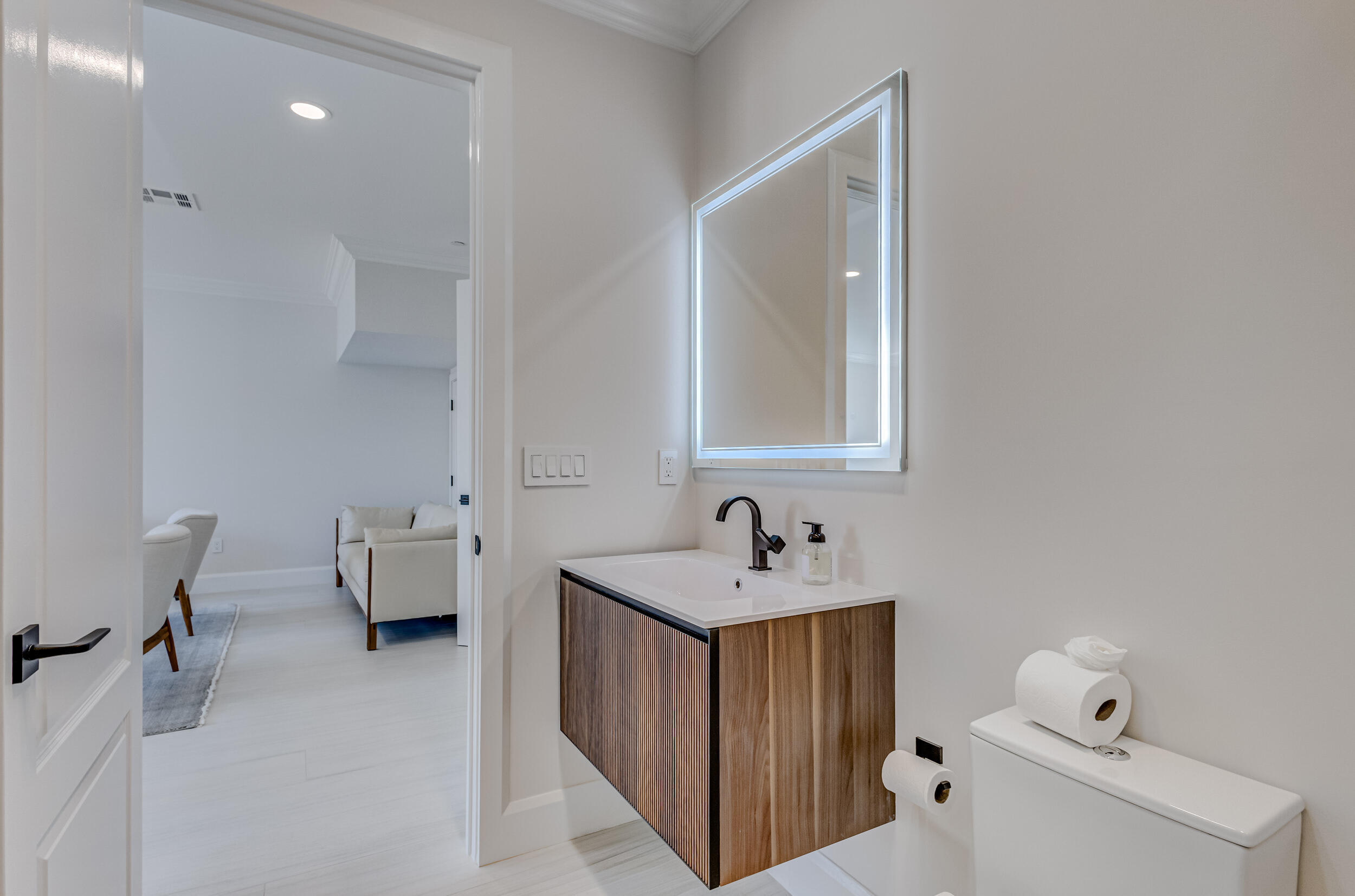 27 Marina Gardens Drive Property Photo 20