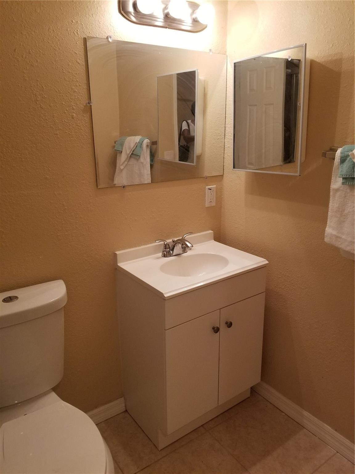 4917 Washington Street Property Photo 4