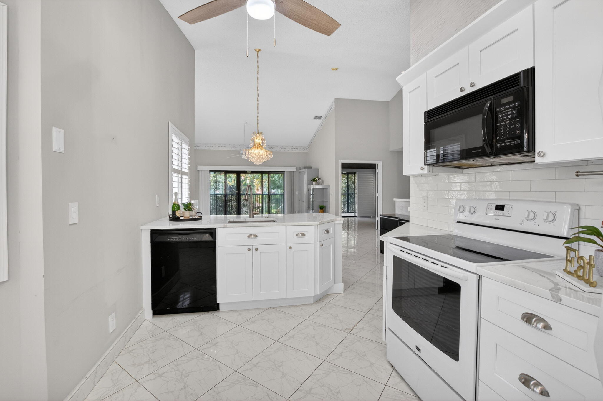 7844 Lexington Club Boulevard C Property Photo 9