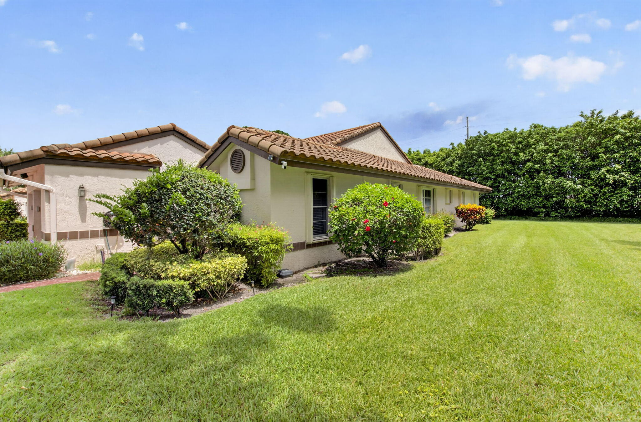 6082 Waldwick Circle Property Photo 4