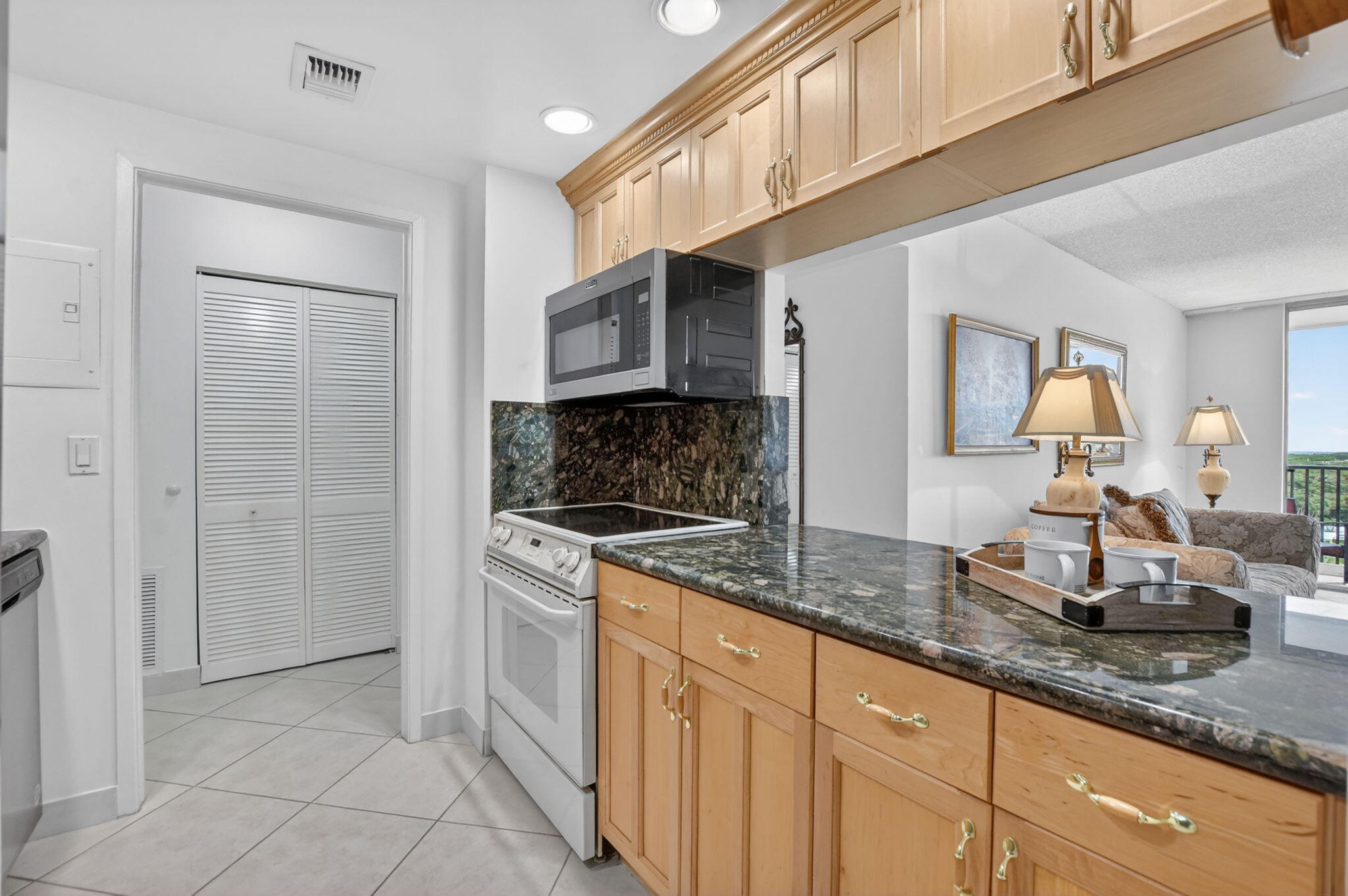 2121 N Ocean Boulevard 805w Property Photo 6