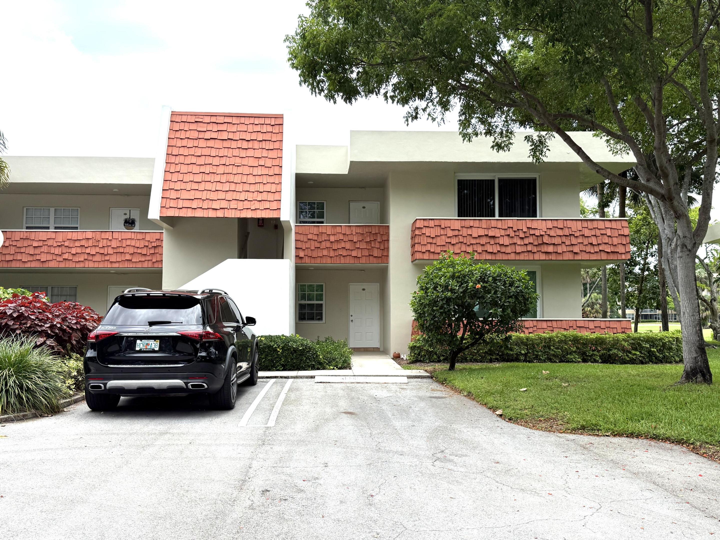 907 Cypress Terrace 201 Property Photo 2