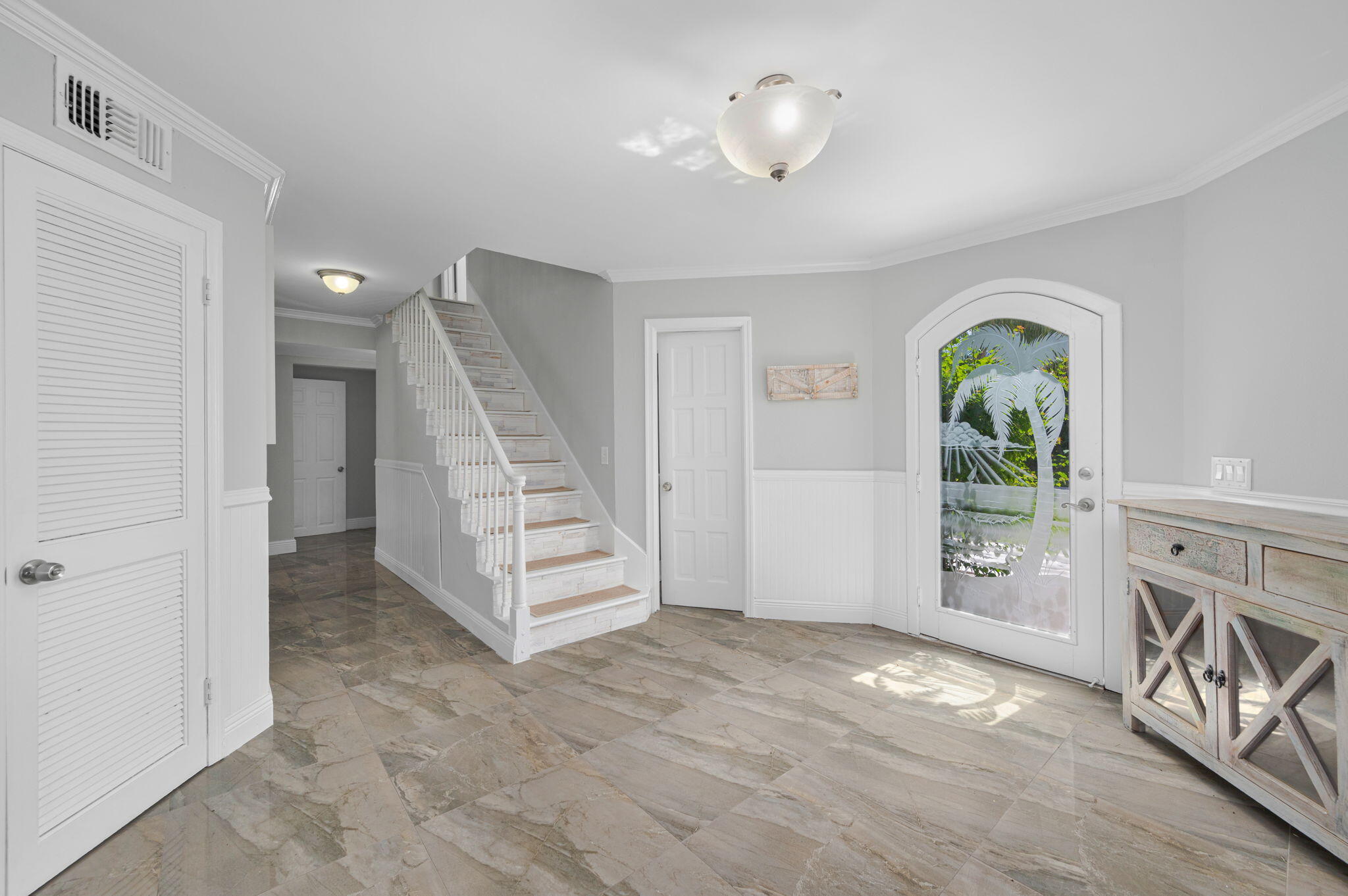 121 Queen Eugenia Court Property Photo 9