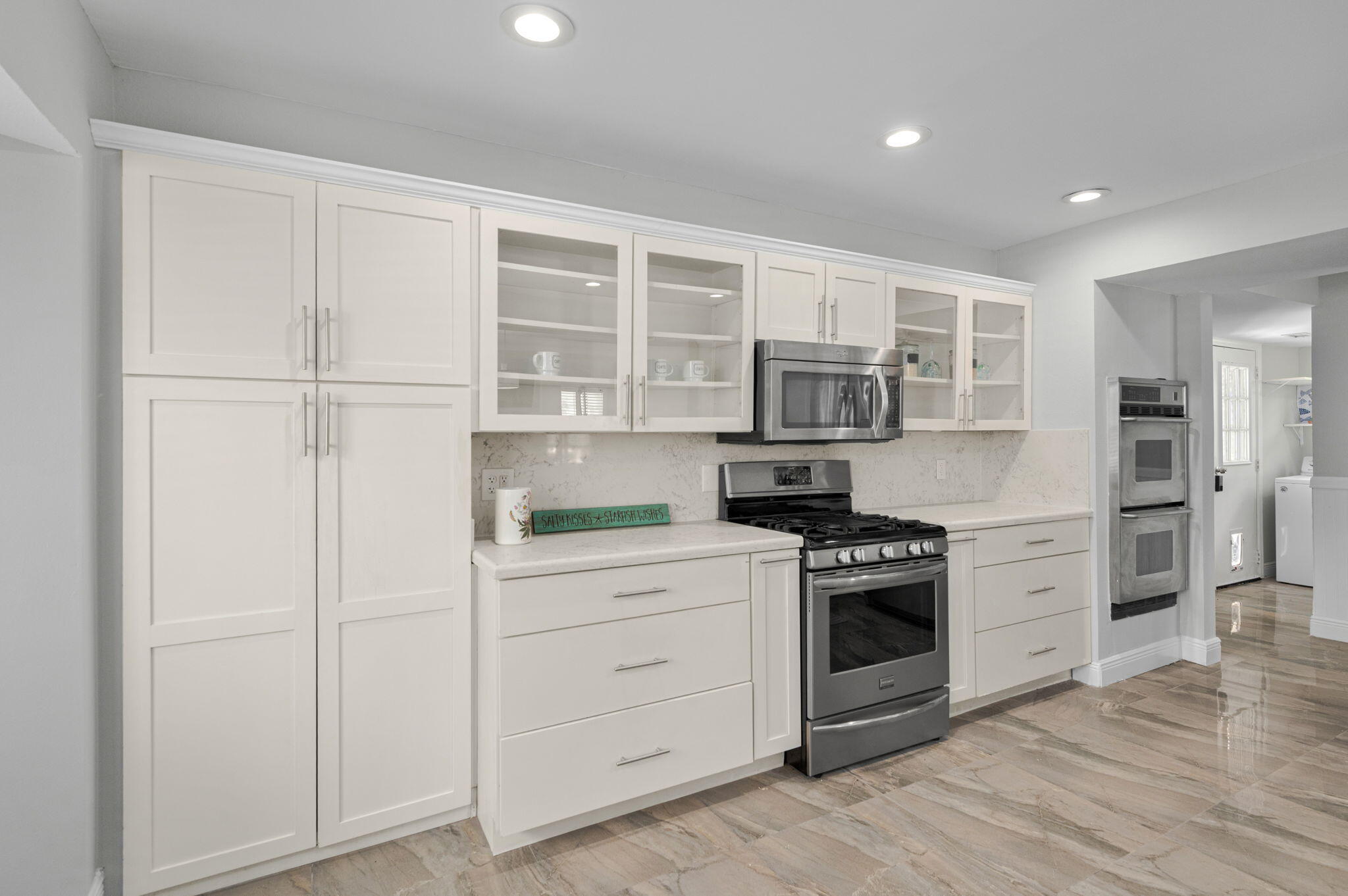 121 Queen Eugenia Court Property Photo 15