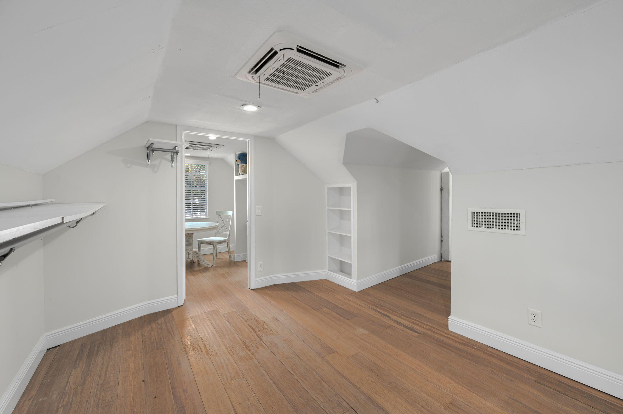 121 Queen Eugenia Court Property Photo 38