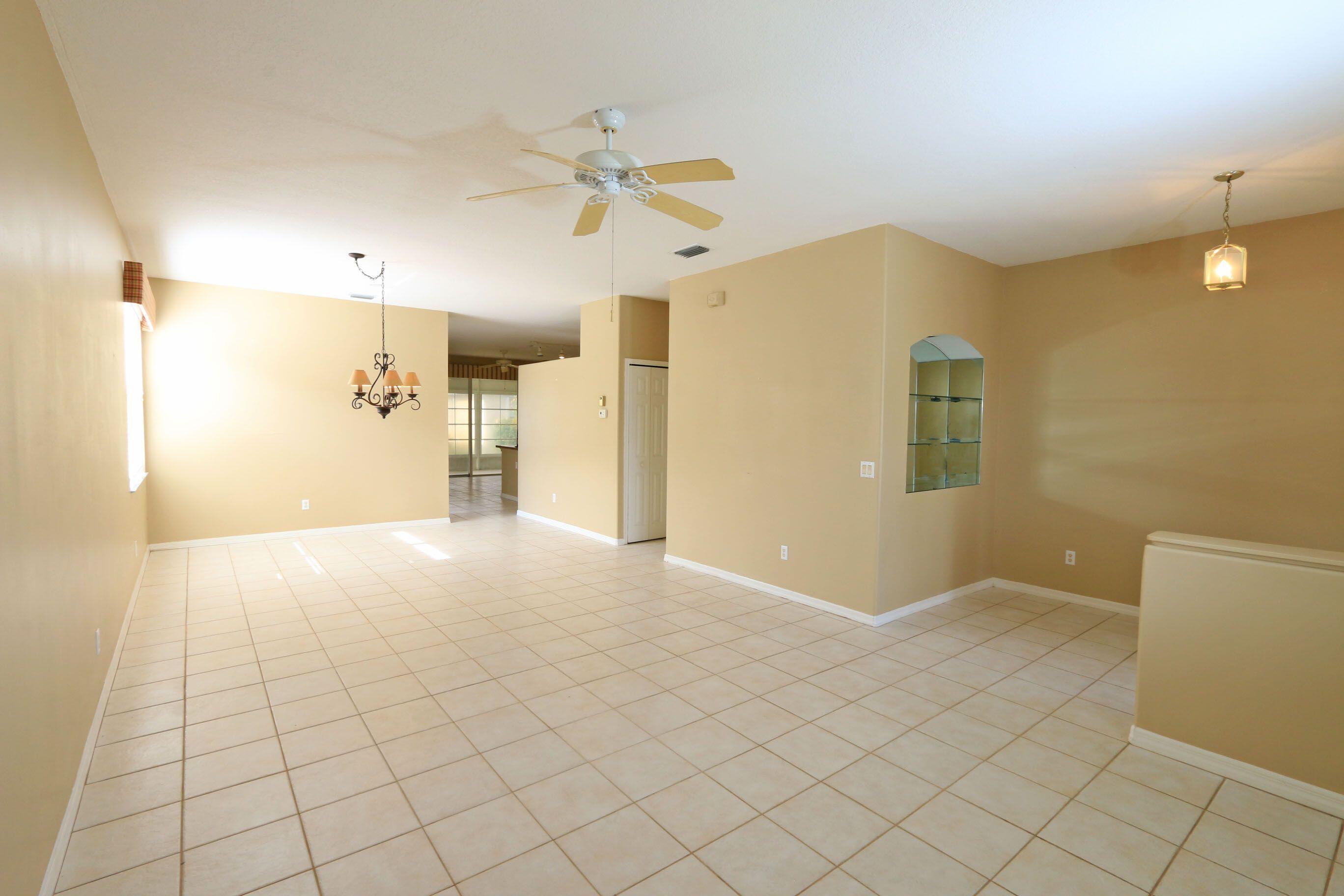 506 Nw Cortina Lane Property Photo 4