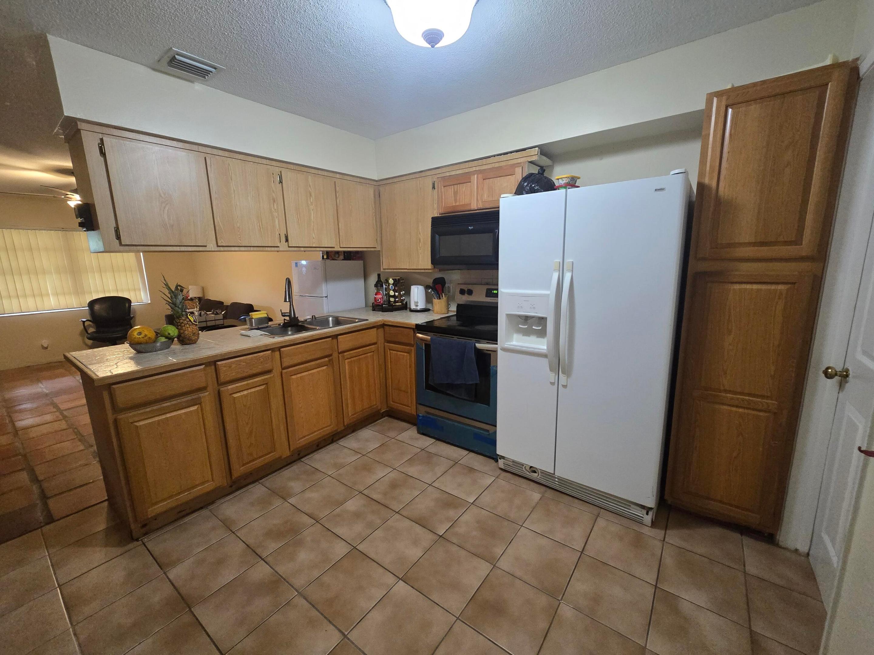 3560 Nw 3rd Avenue 1-2 Property Photo 7
