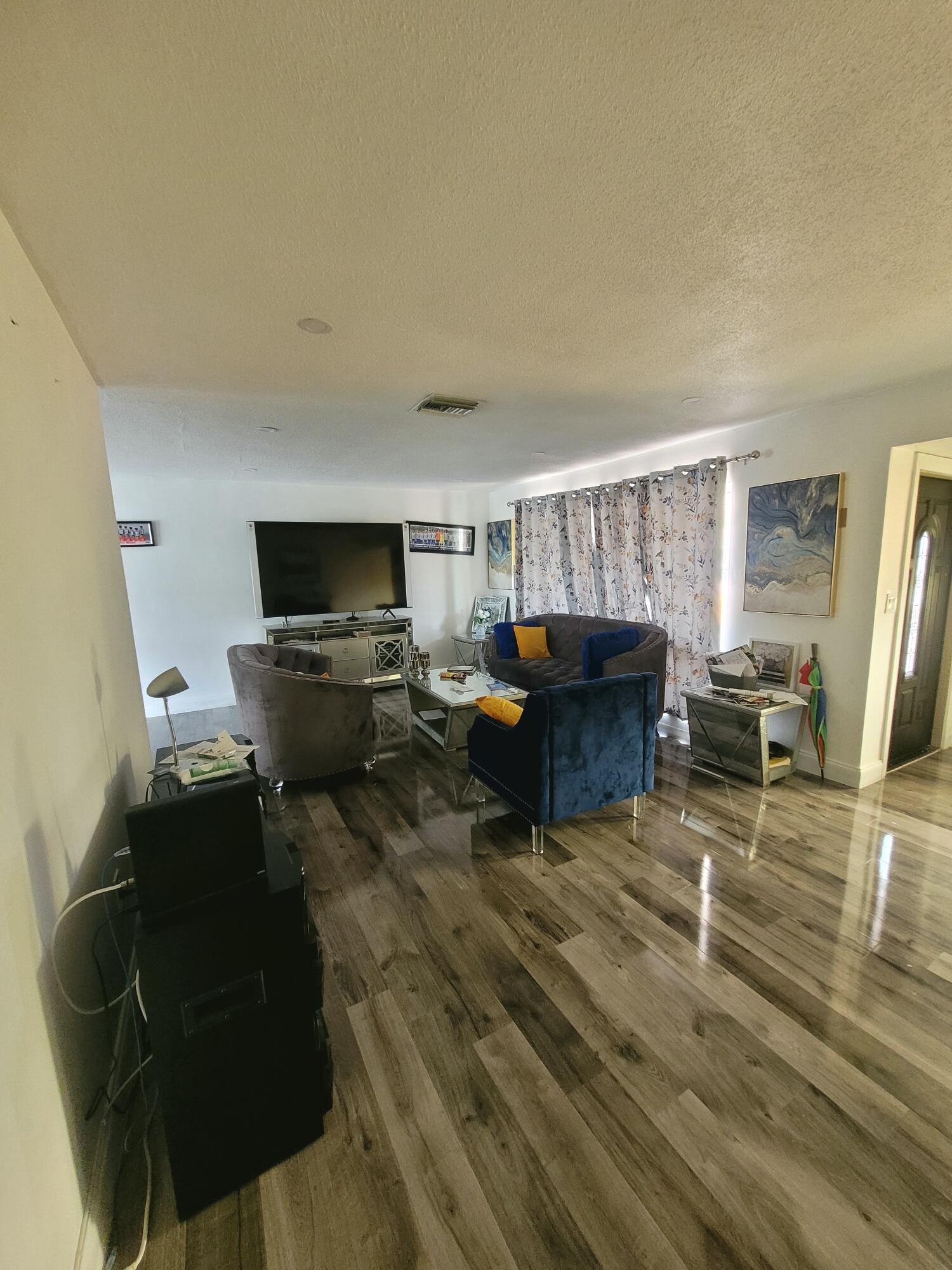 6641 Emerald Lake Drive Property Photo 3