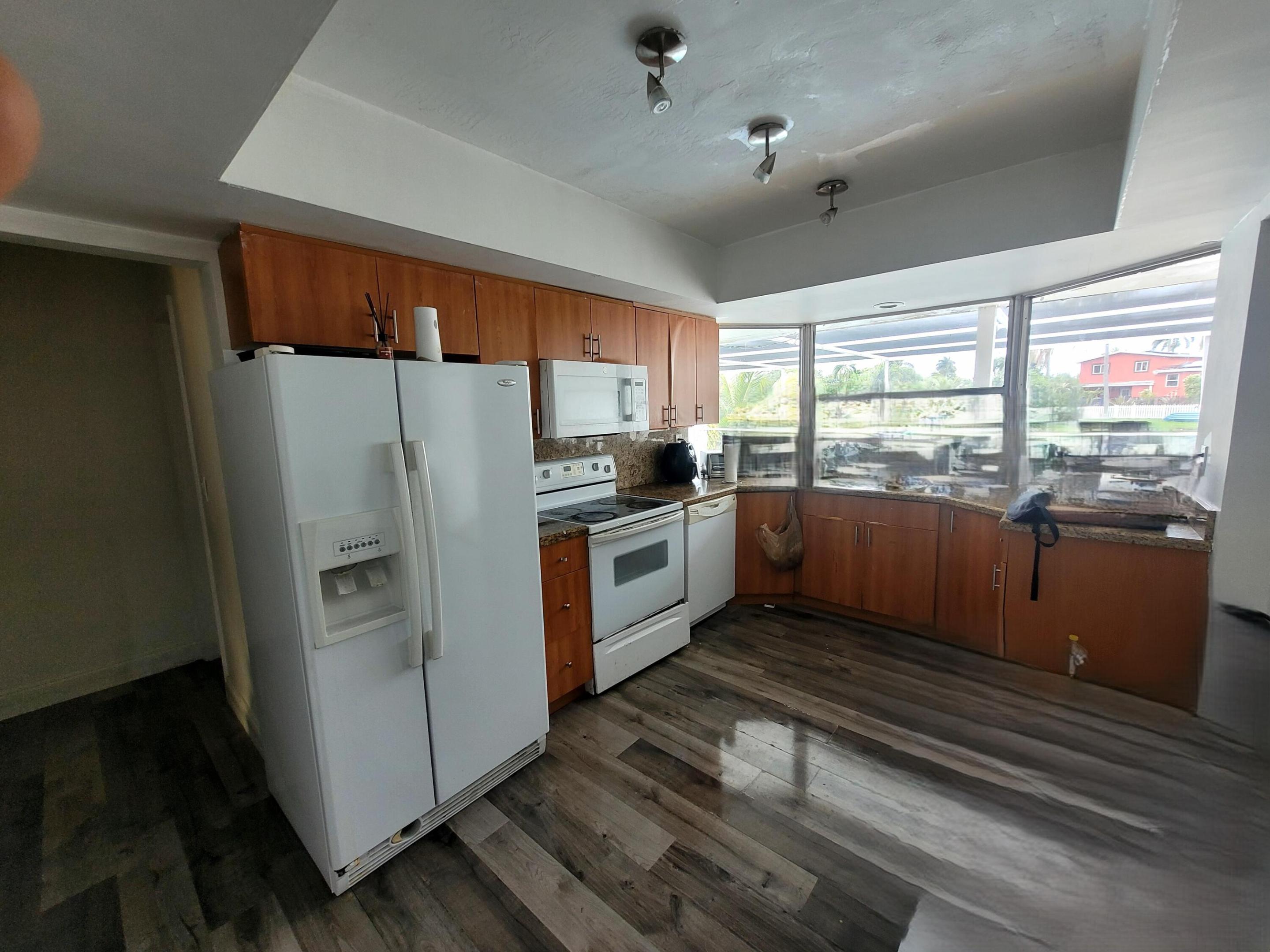 6641 Emerald Lake Drive Property Photo 9