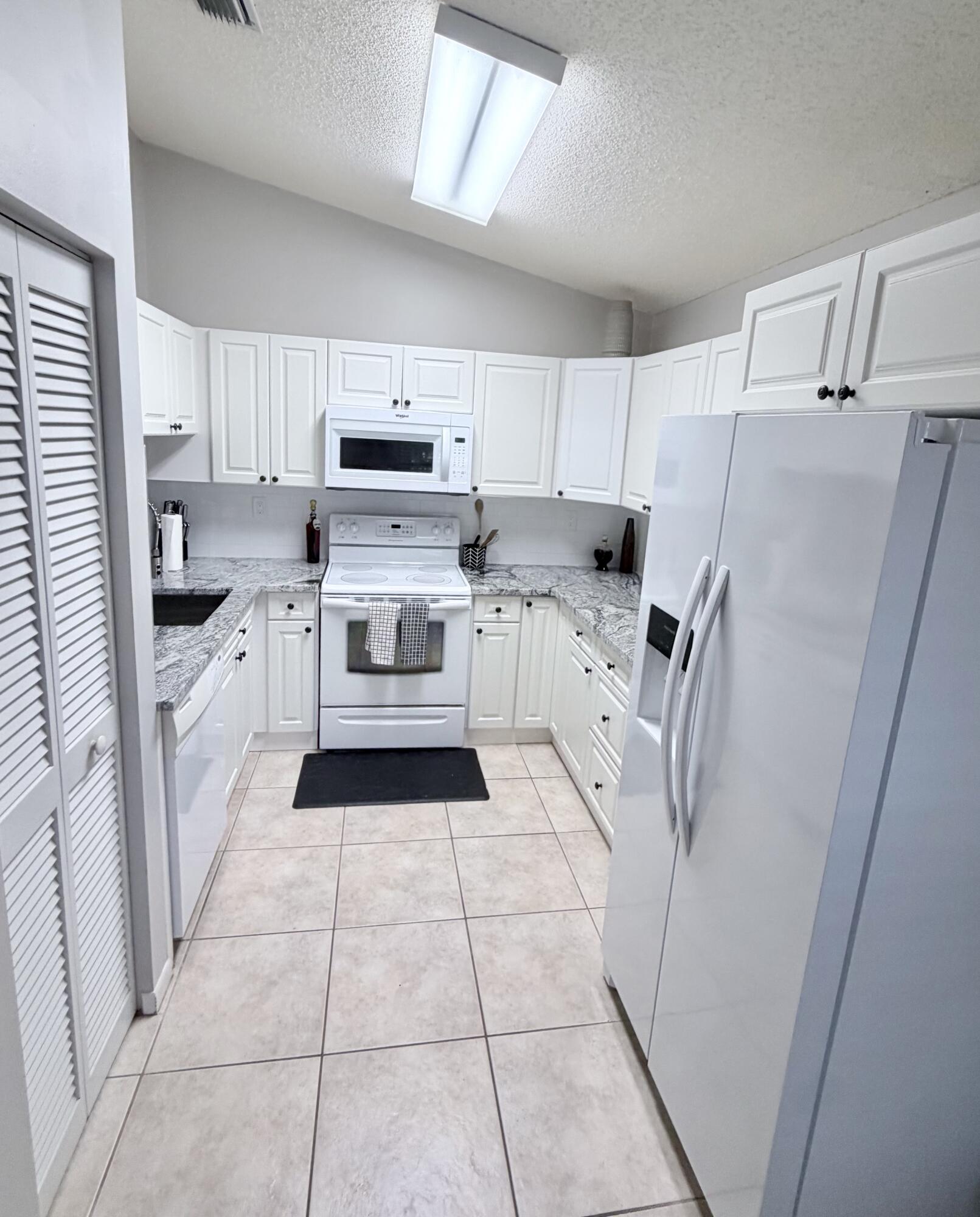 2555 Bedford Mews Drive Property Photo 4
