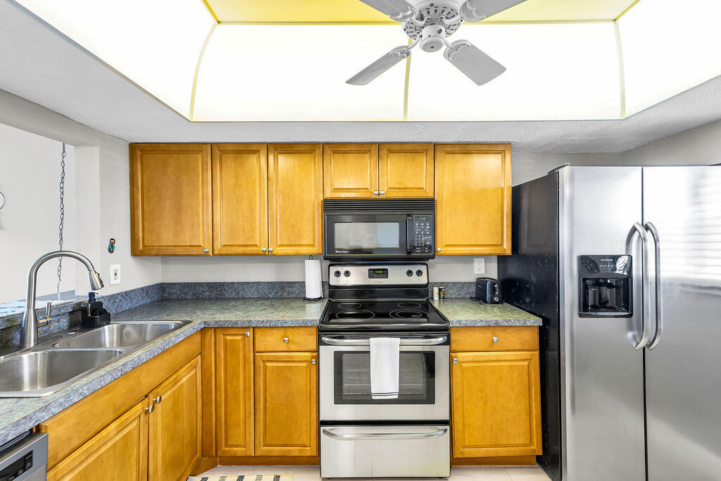 10102 S Ocean Drive 204a Property Photo 8