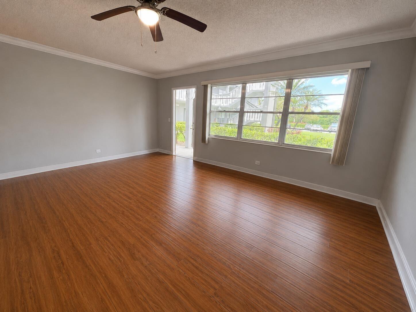 261 Suffolk Property Photo 8