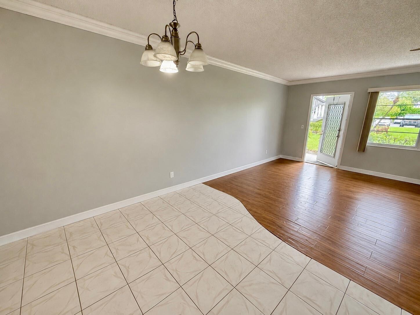 261 Suffolk Property Photo 10