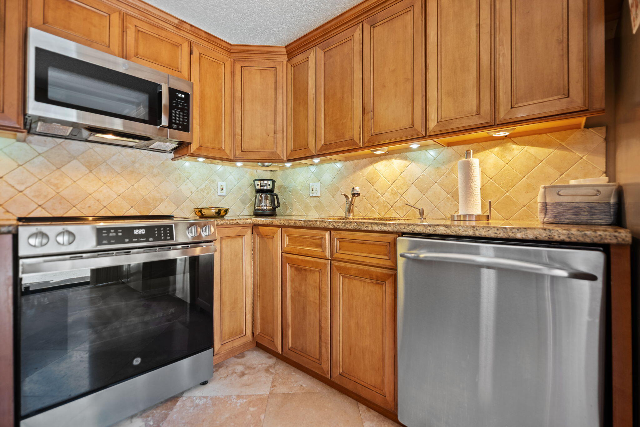 2874 Waterford Drive S Property Photo 12