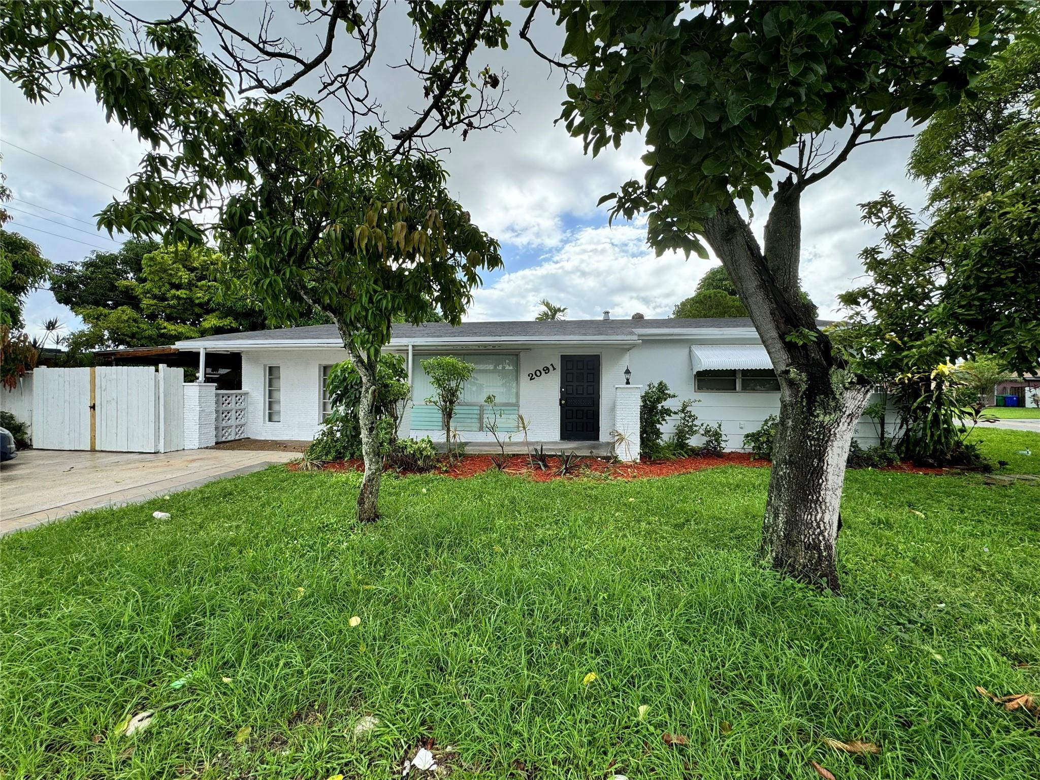 2091 Oleander Drive Property Photo 2