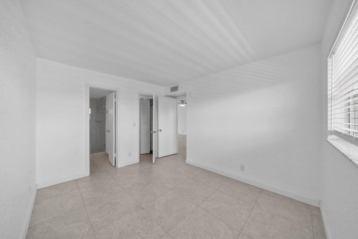 2016 S Federal Highway 404 Property Photo 18