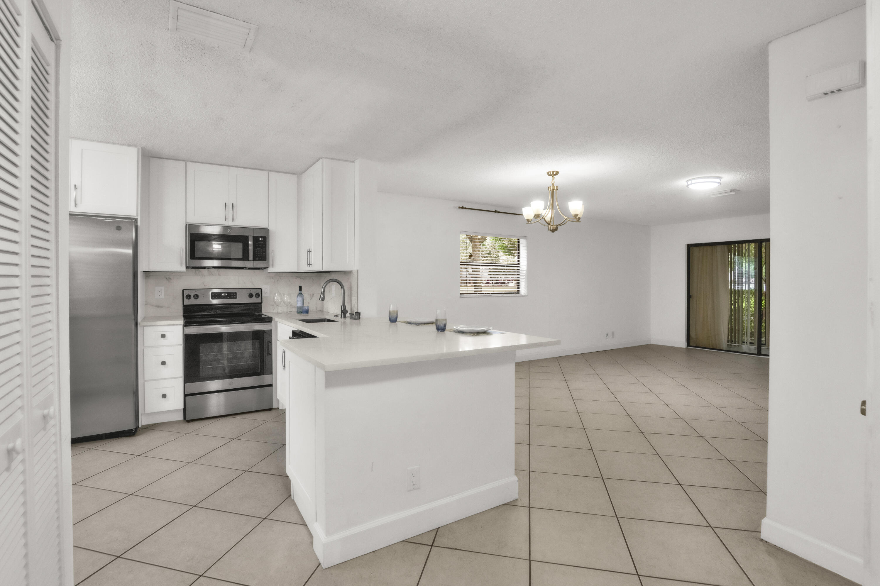 2112 Nw 45th Avenue Property Photo 2