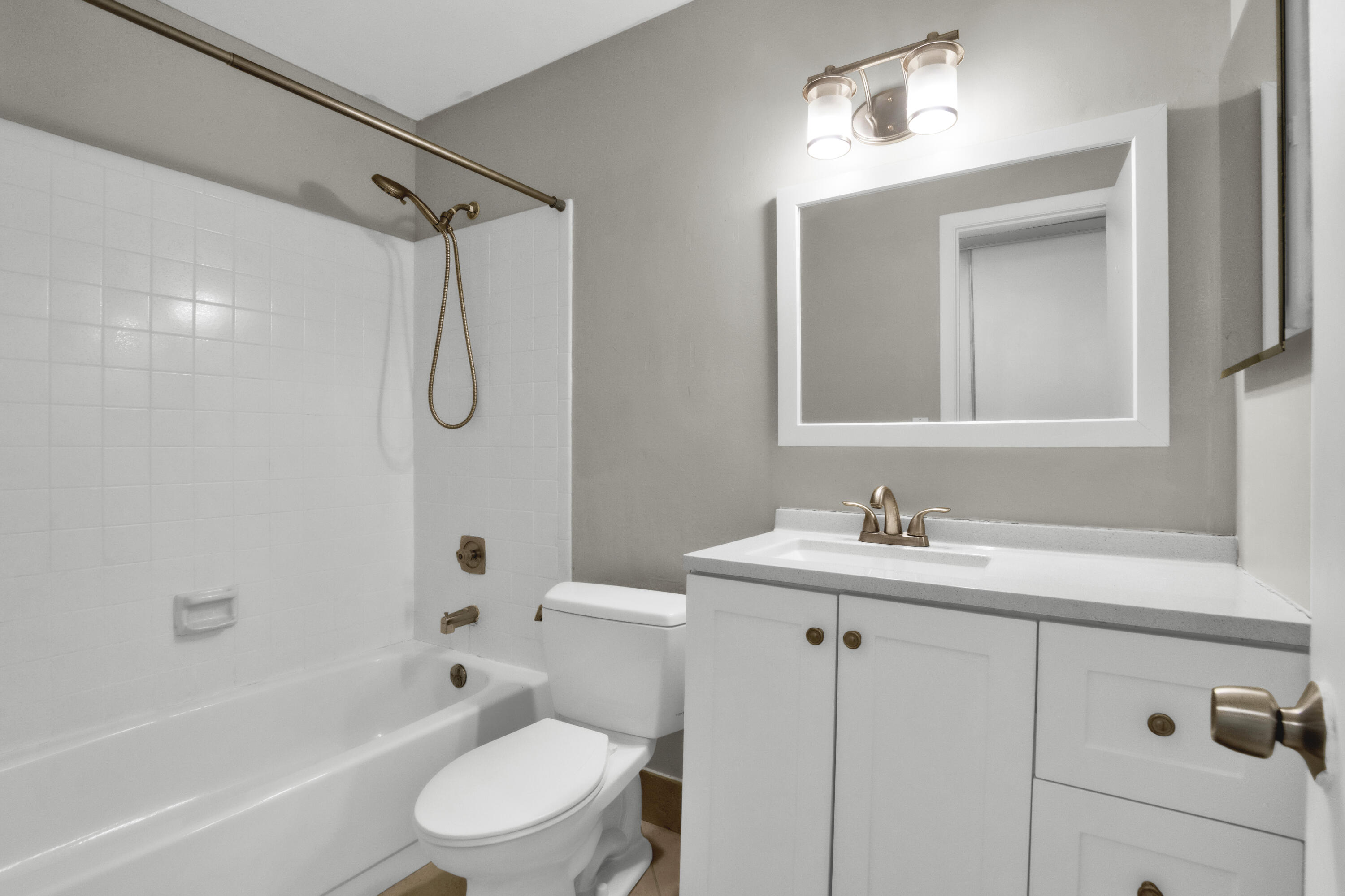 2112 Nw 45th Avenue Property Photo 6