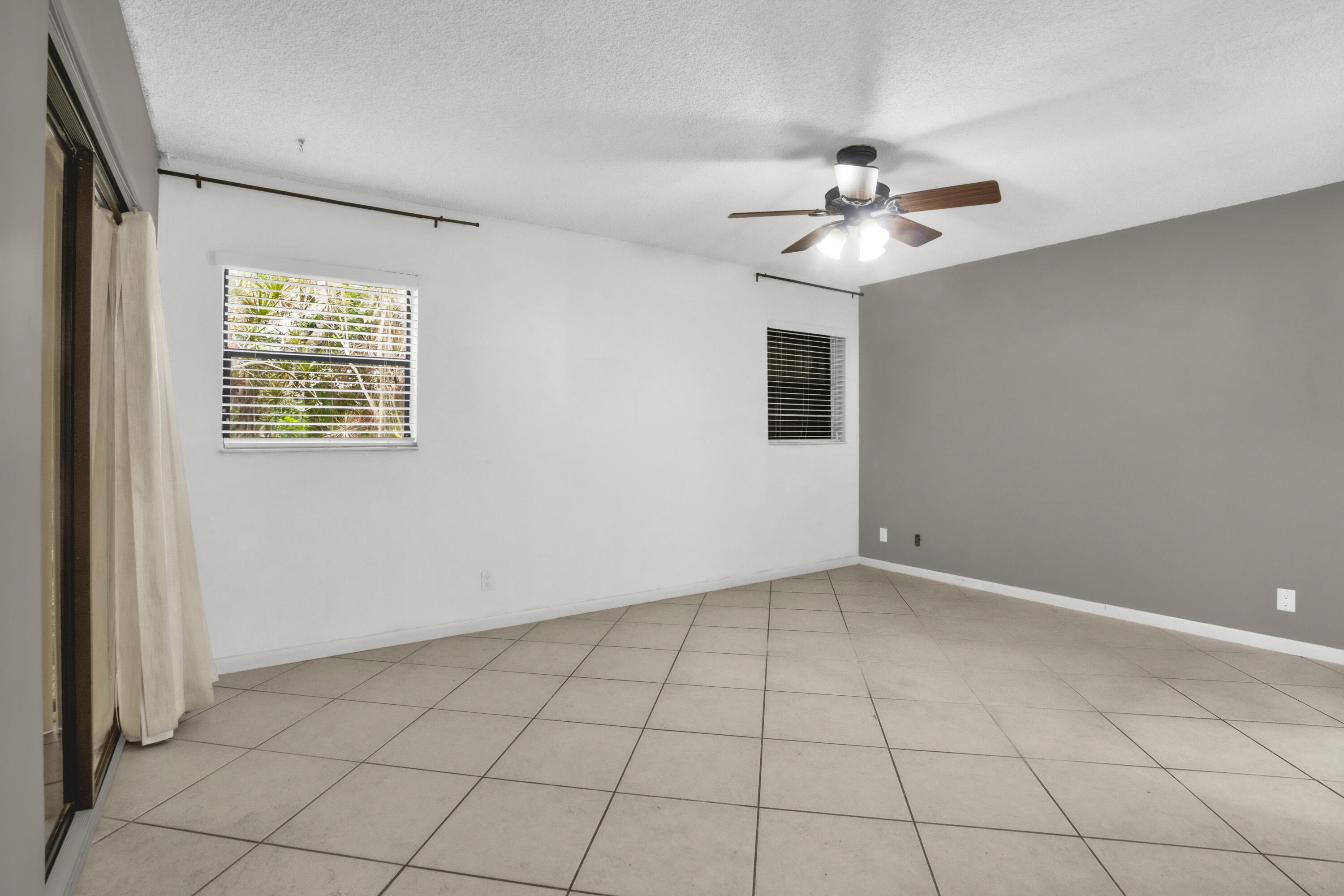 2112 Nw 45th Avenue Property Photo 8