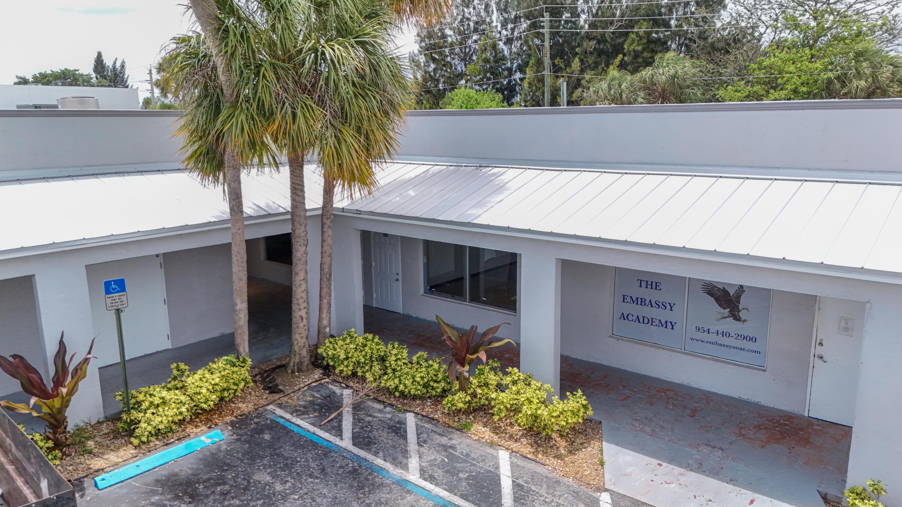 2450 W Oakland Park Boulevard Property Photo 1