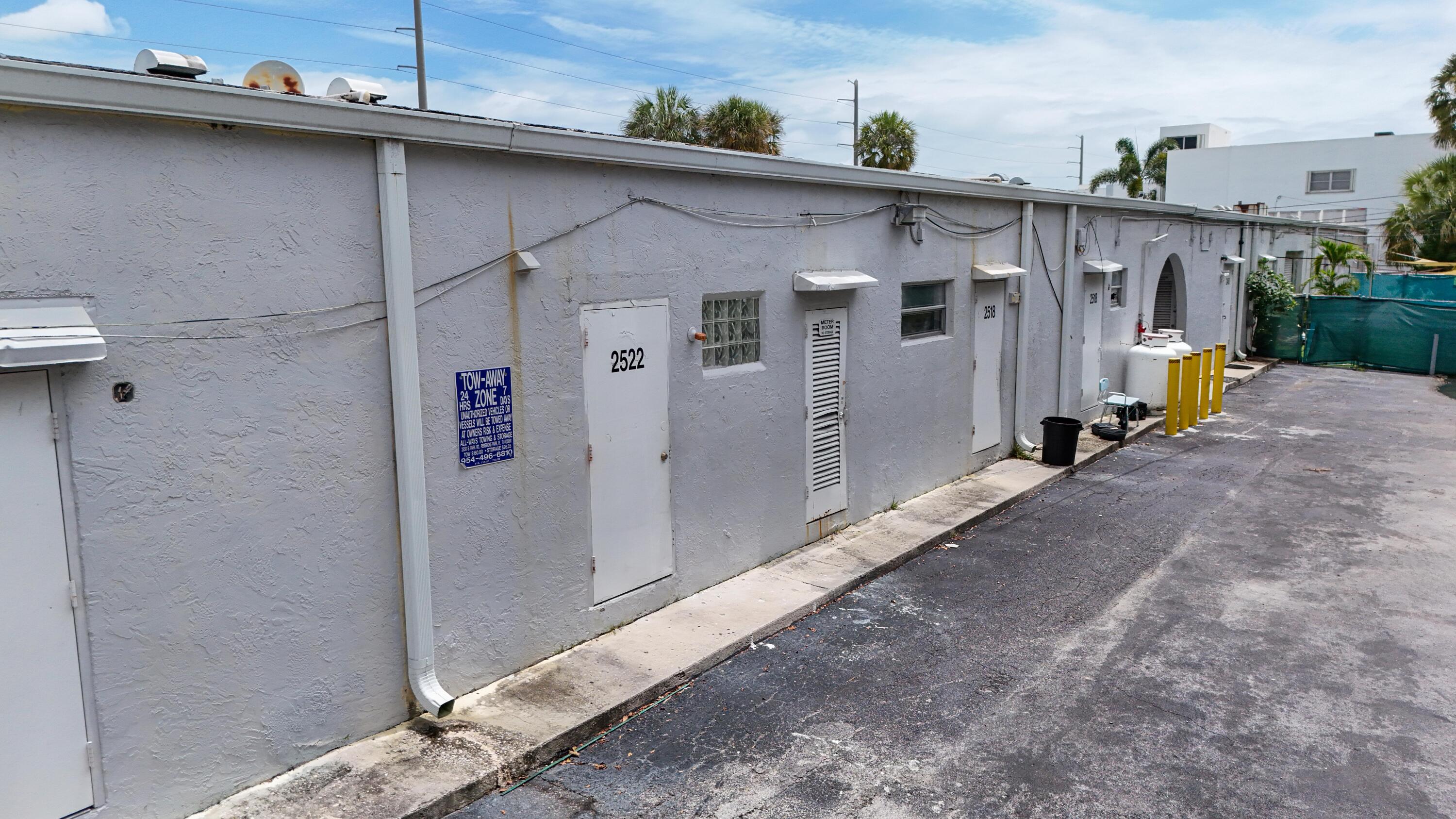 2450 W Oakland Park Boulevard Property Photo 5