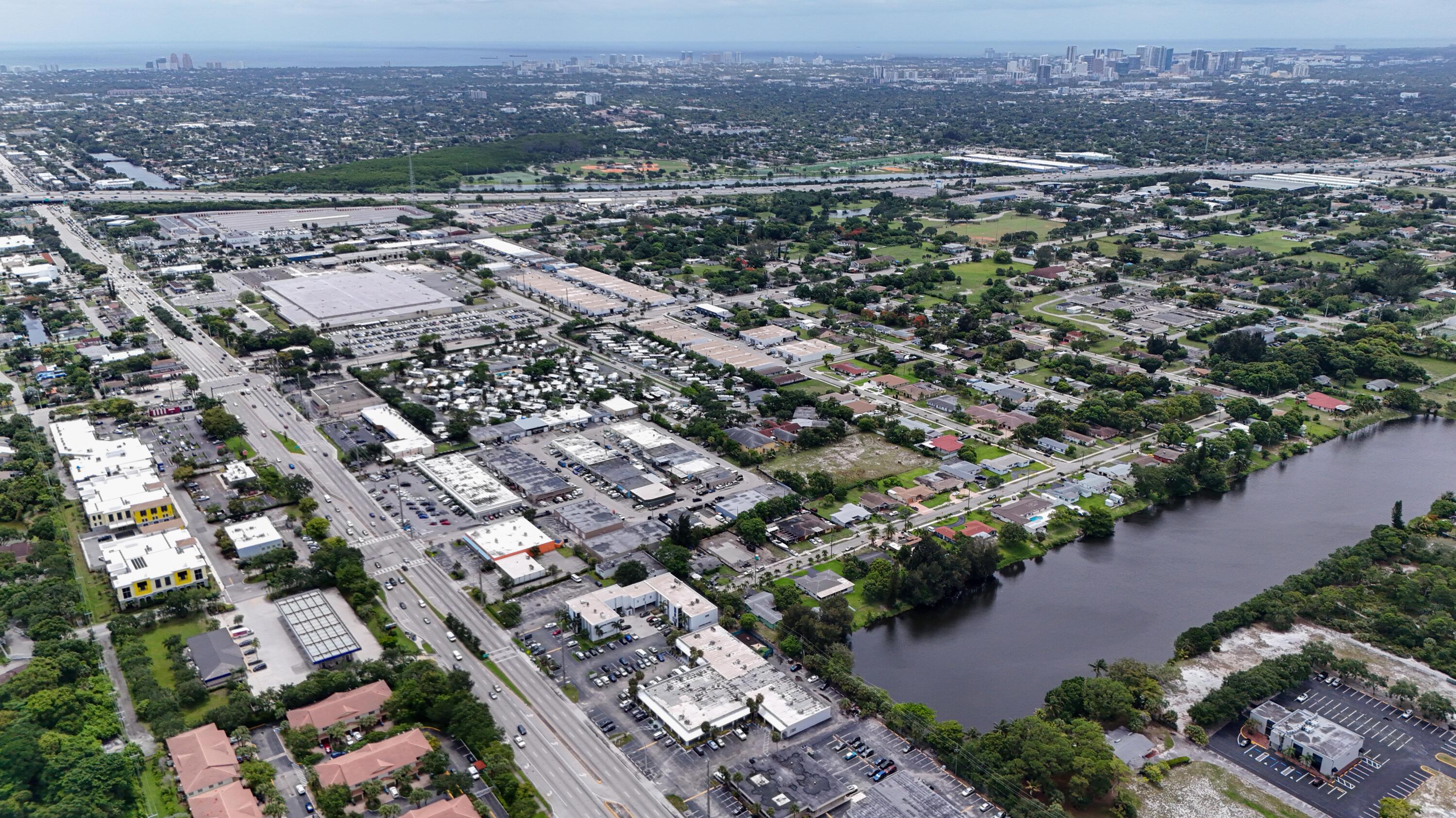2450 W Oakland Park Boulevard Property Photo 6