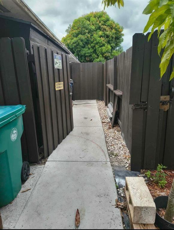 5741 Sw 24th Avenue Unit B Property Photo 2