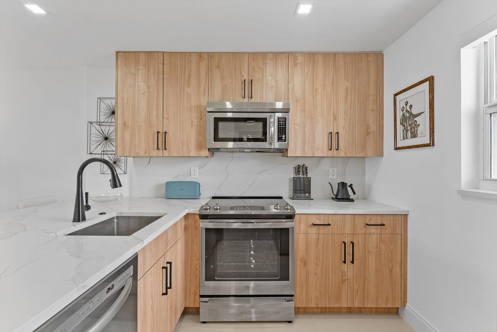1391 S Ocean Boulevard S 906 Property Photo 6