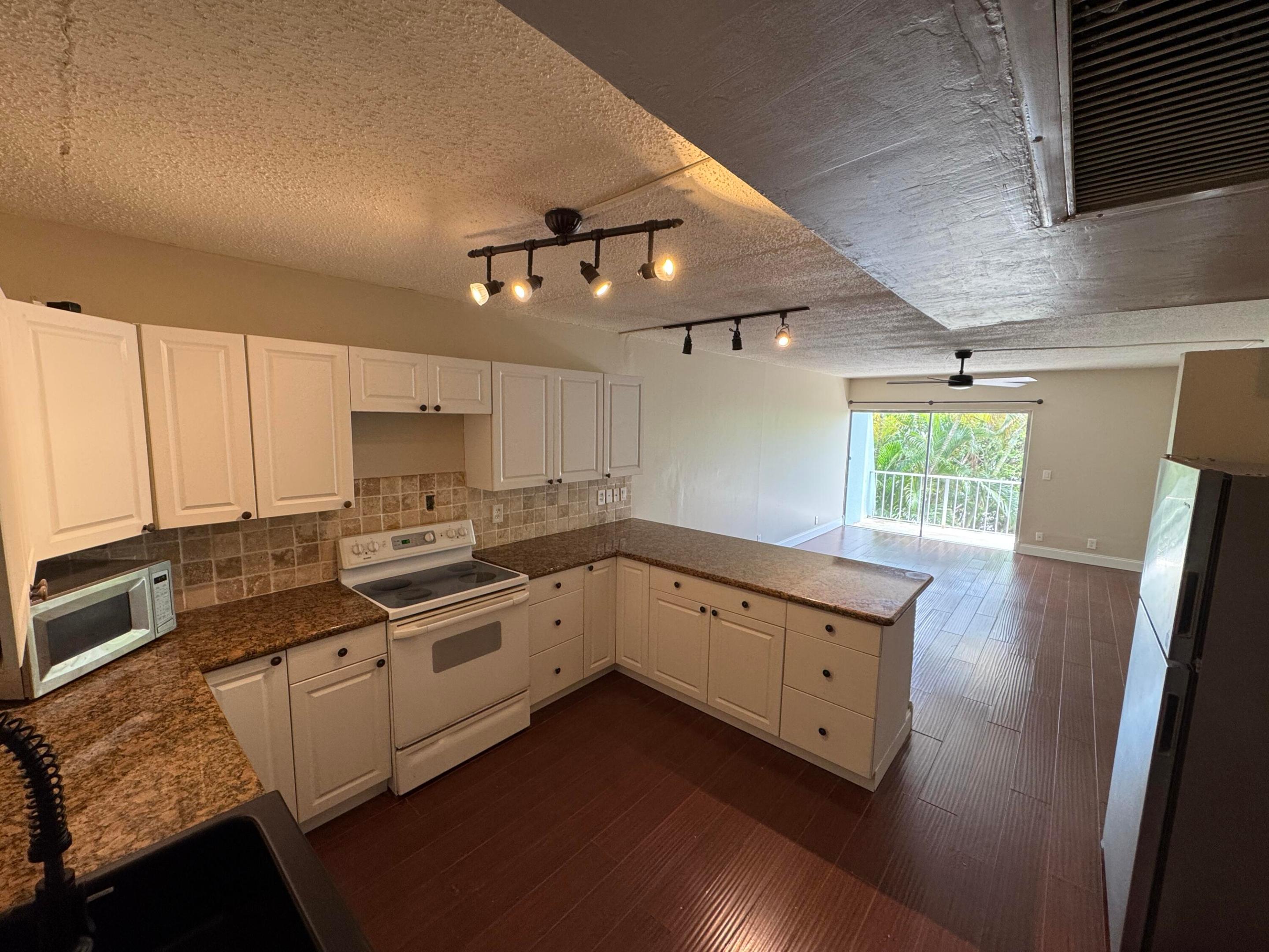 725 Hummingbird Way 210 Property Photo 12