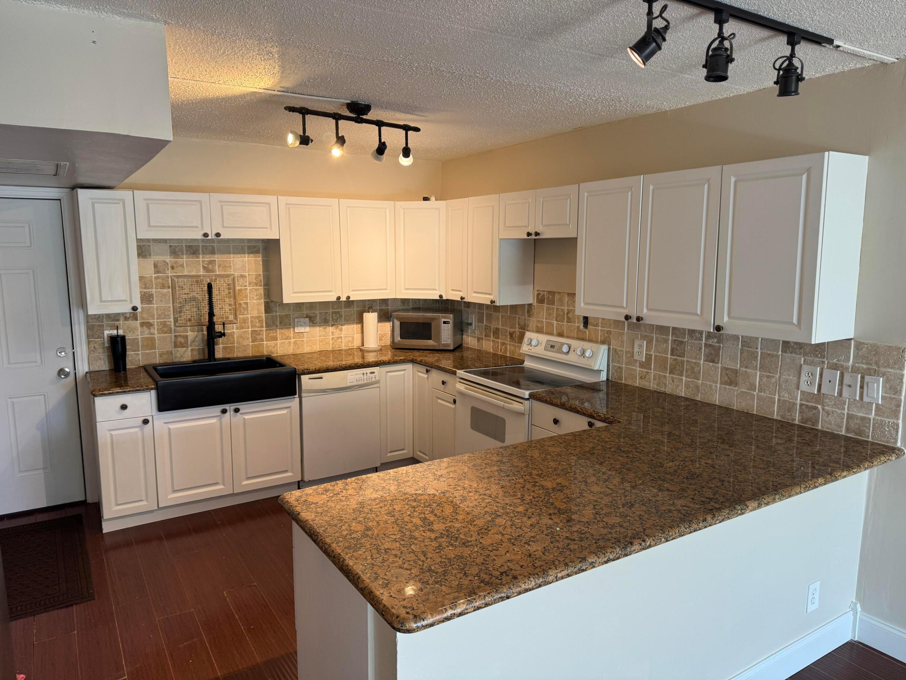 725 Hummingbird Way 210 Property Photo 15